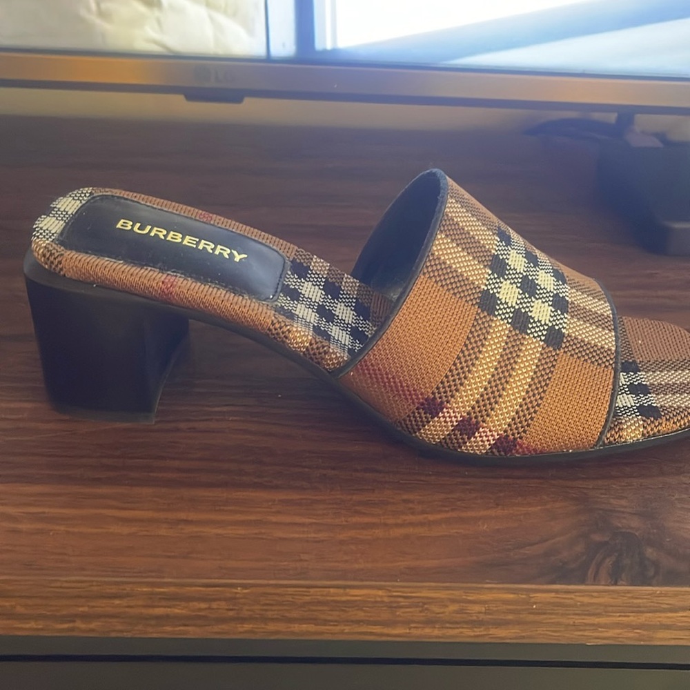 Burberry sandals! NWT! Size 38